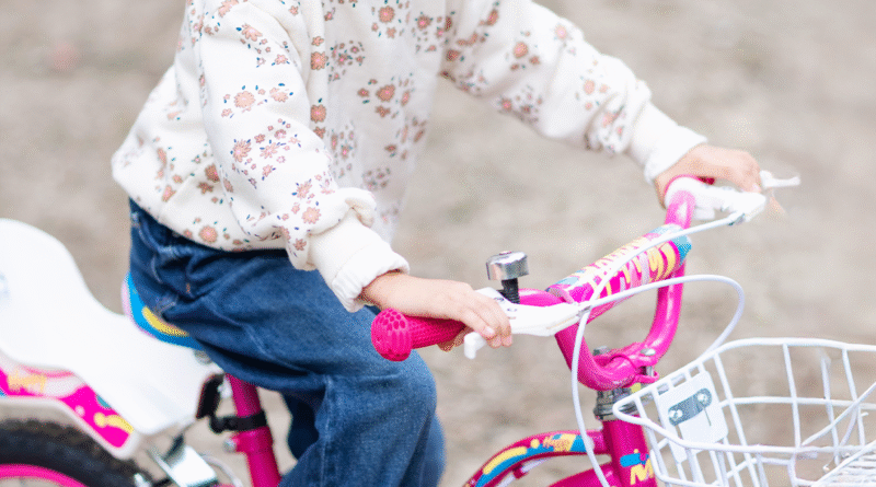 Menos pantallas, más bicicletas: una alternativa saludable para la niñez