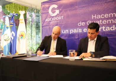 AGEXPORT y MOSCAMED firman convenio para fortalecer la sanidad vegetal y la competitividad agrícola de Guatemala