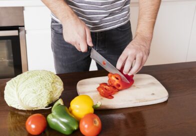 Su cocina: Comida, conversación y lesiones en las manos