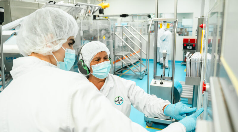Con una inversión de 238 millones de quetzales, Bayer potencia su planta de productos de auto cuidado de la salud en Guatemala, al frente de una guatemalteca