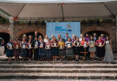 Puente de Amistad celebró la ceremonia de premiación del Premio Mujer Emprendedora 2025 en Antigua Guatemala   