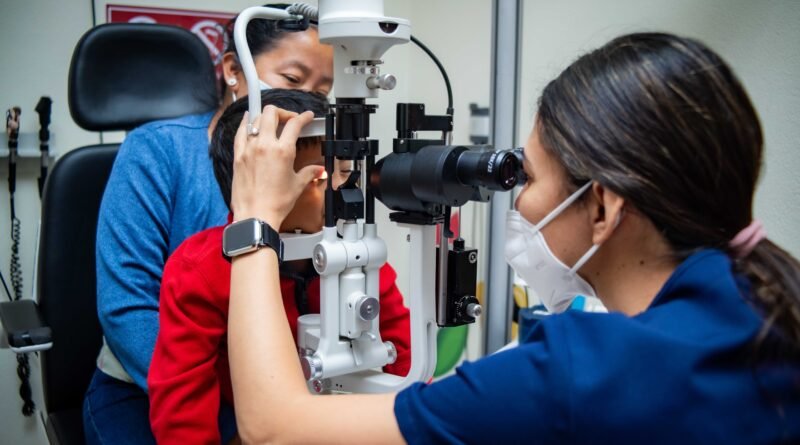 Expertos hacen un llamado a priorizar la salud visual en el inicio del ciclo escolar 2026