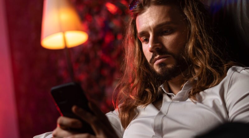 Citas en línea convertidas en espionaje: la amenaza detrás de GhostChat