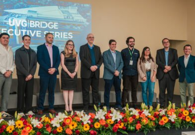 UVG Bridge Business School lidera el diálogo sobre Inteligencia Artificial y fortalece  su oferta académica estratégica