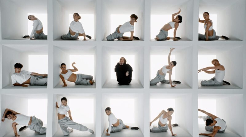 Gap se asocia con Young Miko para crear un video musical original para la campaña de primavera de 2026