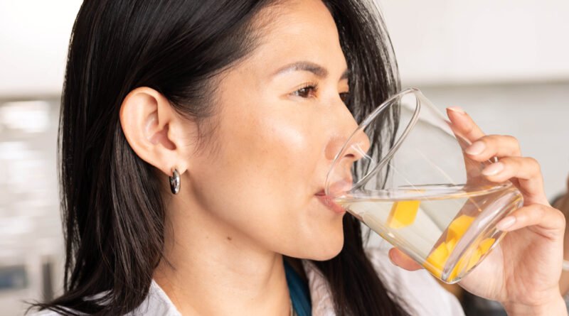 Altas temperaturas y celebraciones aumentan el riesgo de deshidratación: cómo prevenirla