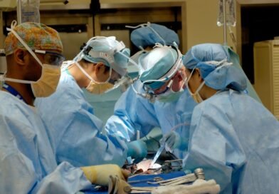 Cirugía desempeña un papel central en el tratamiento del cáncer colorrectal, y suele ser el primer paso