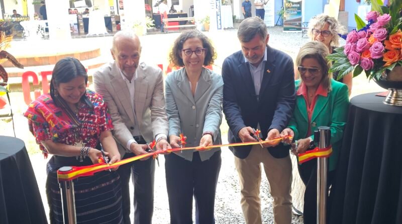 Carnaval Canario 2026 en Antigua Guatemala