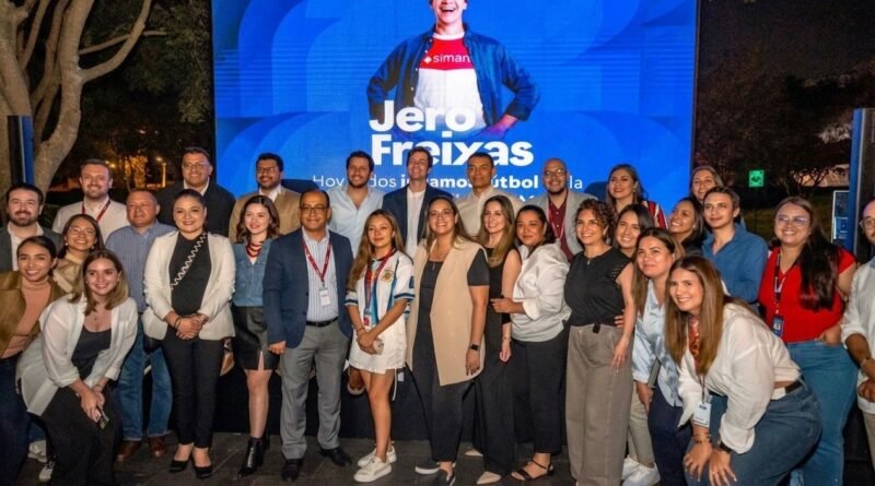 Almacenes SIMAN acerca a sus clientes a la pasión del fútbol con un meet & greet junto a Jero Freixas