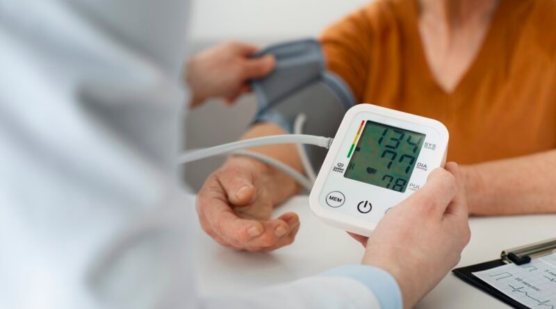 La presión arterial alta puede aparecer a cualquier edad: Una experta comparte consejos de prevención