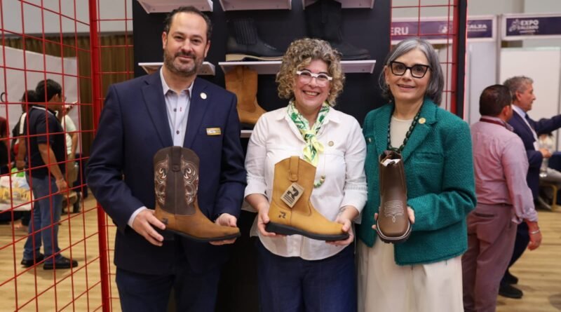 Expocalzado Chispudos 2026 rinde homenaje a Carmelo Torrebiarte y marca un hito con primera graduación del CECAP
