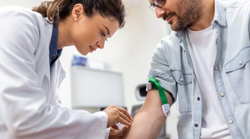 Análisis de sangre muestra potencial para detectar cáncer testicular cuando los marcadores estándar no lo detectan