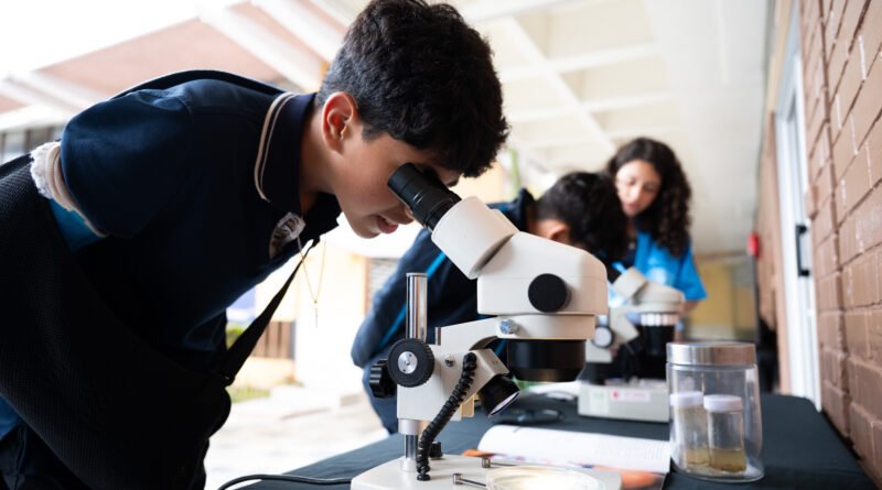 Rescue the Planet invita a descubrir el impacto de los microplásticos en la gira científica de Plasticósfera