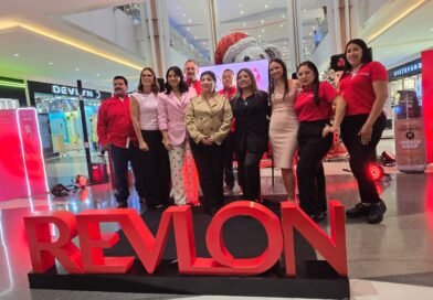 En el marco del mes de sensibilización sobre el cáncer de mama, Revlon llevó a cabo una experiencia especial en el Centro Comercial Peri Roosevelt